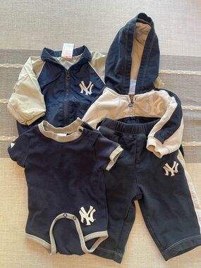 New York Yankees Boys 3–9 Swish Jacket Sweat Suit Onesie Merchandise Bundle Lot
